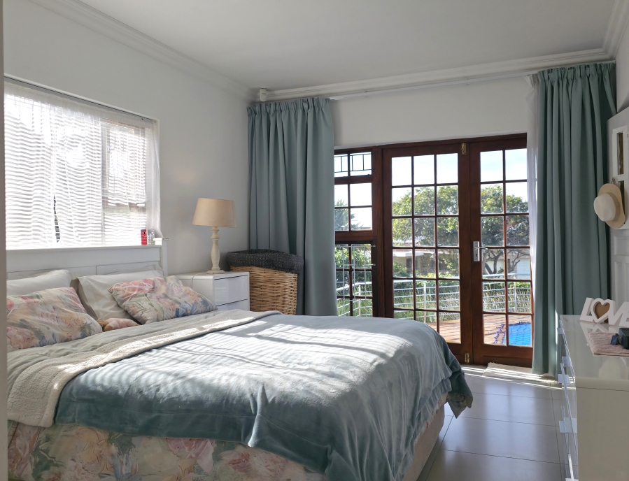 3 Bedroom Property for Sale in Wavecrest Eastern Cape